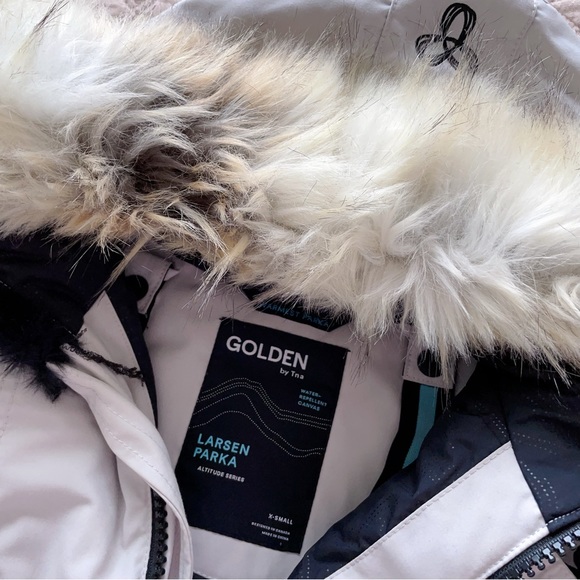 White TNA Larsen Parka Size XS - Picture 2 of 3